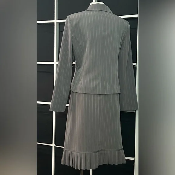 Periwinkle Women’s Suits Size 10 - Picture 4 of 10